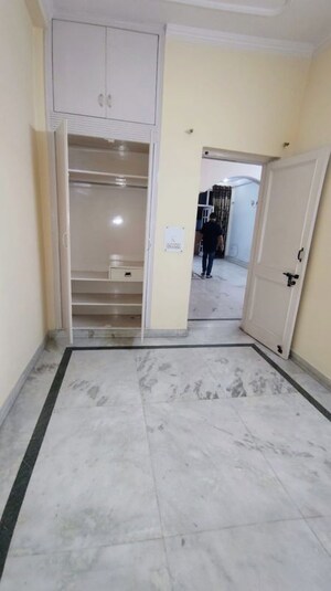 Room in 2 BHK Builder Floor at Saket – for Rent