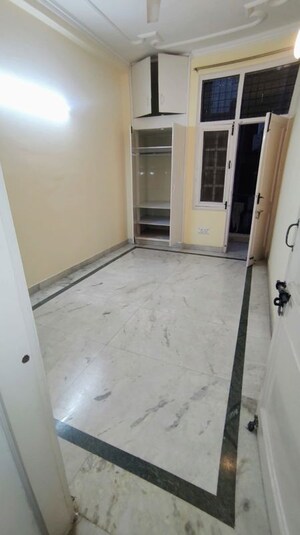 Room in 2 BHK Builder Floor at Saket – for Rent