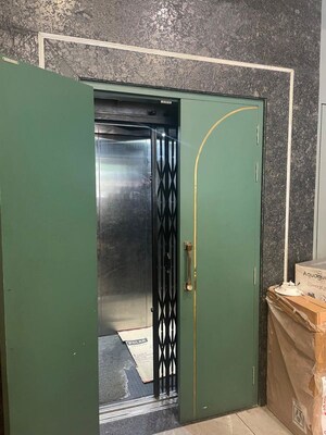 Lift in  Showroom at Bajwa Colony – for Rent