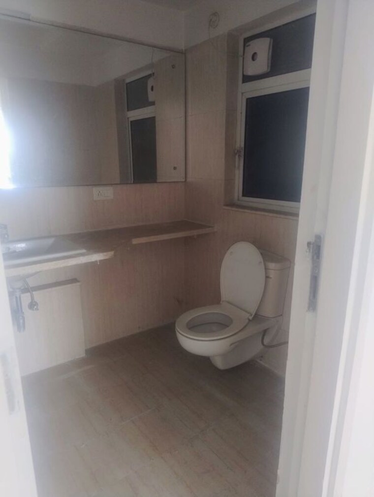 Bathroom, dlf-regal-gardens 3 Bedroom 1820 Sq.Ft. Apartment In Sector 90 Gurgaon 10399403