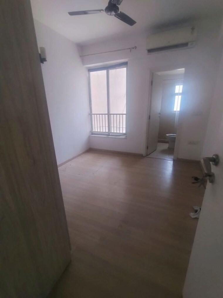Room, dlf-regal-gardens 3 Bedroom 1820 Sq.Ft. Apartment In Sector 90 Gurgaon 10399403