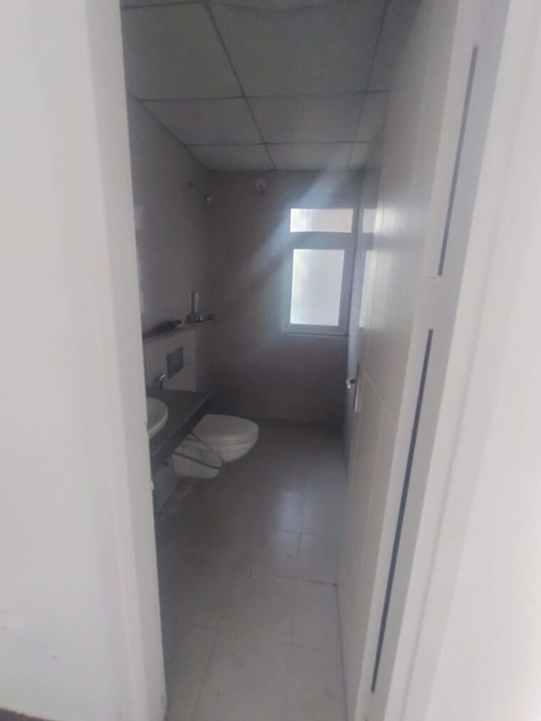 Bathroom, dlf-regal-gardens 3 Bedroom 1820 Sq.Ft. Apartment In Sector 90 Gurgaon 10399403