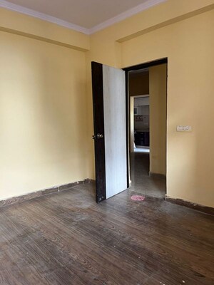 Room in 3 BHK Apartment at Super Realtech Oxy Homez, Bhopura – for Rent