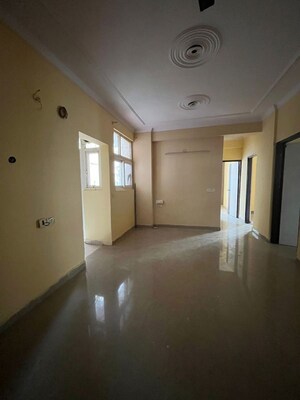 Room in 3 BHK Apartment at Super Realtech Oxy Homez, Bhopura – for Rent