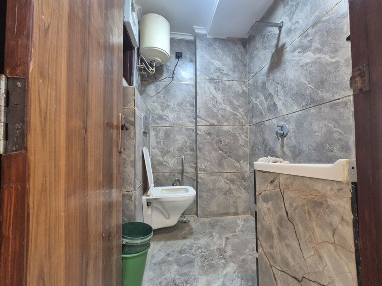 Bathroom, palm-residency-chhatarpur 2 Bedroom 850 Sq.Ft. Builder Floor In Chattarpur Delhi 10399426