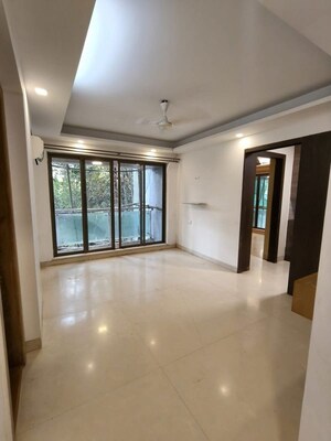 Room in 1 BHK Apartment at Khar West – for Rent