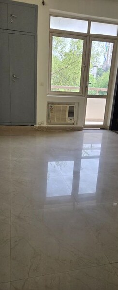 3 BHK + Servant Room Builder Floor For Rent in Unitech Deerwood Chase