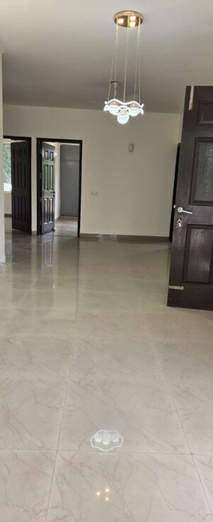 Room in 3 BHK Builder Floor at Unitech Deerwood Chase, Nirvana Country – for Rent