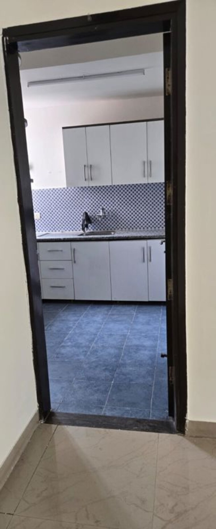 Kitchen, unitech-deerwood-chase 3 Bedroom 3000 Sq.Ft. Builder Floor In Nirvana Country Gurgaon 10399474