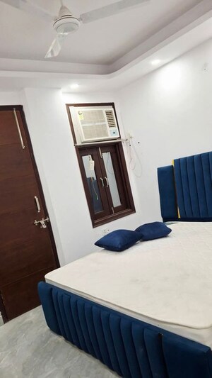 Room in 1 BHK Builder Floor at Saket – for Rent