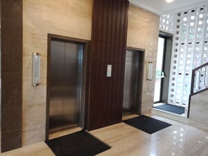 Lift in 2 BHK Apartment at Teen Batti – for Sale