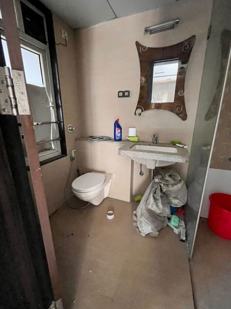 Bathroom, kundan-grand-stand 3 Bedroom 1500 Sq.Ft. Apartment In Kothrud Pune 10399505