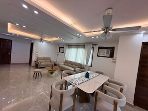 Team Area in 4 BHK Builder Floor at Sector 9 – for Rent