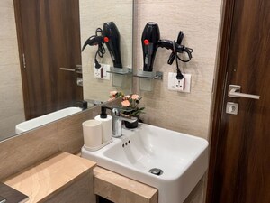 Team Area in 3 BHK Apartment at Sector 6 Dwarka – for Rent