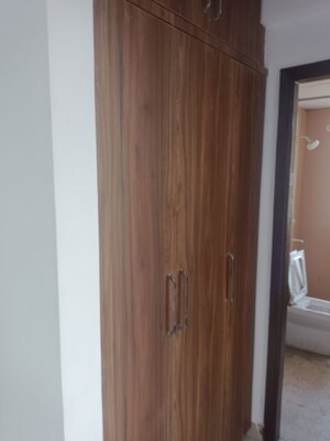 Furnished Amenities in 2.5 BHK Apartment at Imperia Esfera, Sector 37c – for Sale