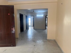 Room in 3 BHK Builder Floor at Sector 9a – for Rent
