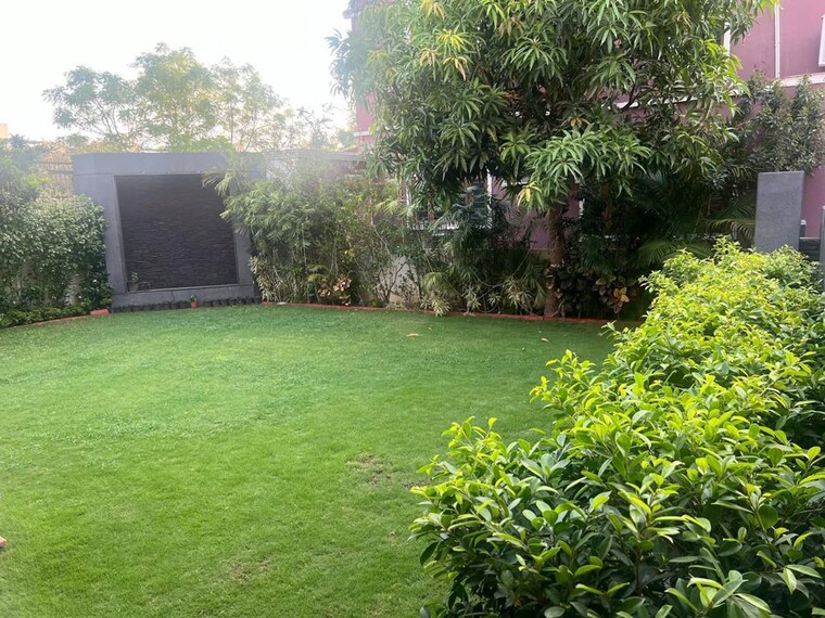 Garden, thaltej 4 Bedroom 4680 Sq.Ft. Villa In Thaltej Ahmedabad 10399542
