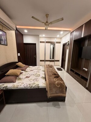 Bedroom in 4 BHK Apartment at Sector 10 Dwarka – for Rent