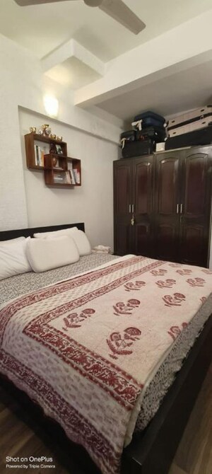 Bedroom in 1 BHK Apartment at Khar West – for Rent