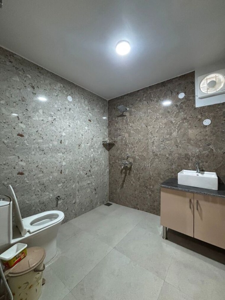 Bathroom, palm-residency-chhatarpur 1 Bedroom 650 Sq.Ft. Apartment In Chattarpur Delhi 10399581