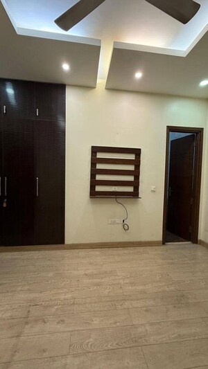 Room in 3 BHK Apartment at Bestech Park View Spa Next, Sector 67 – for Sale