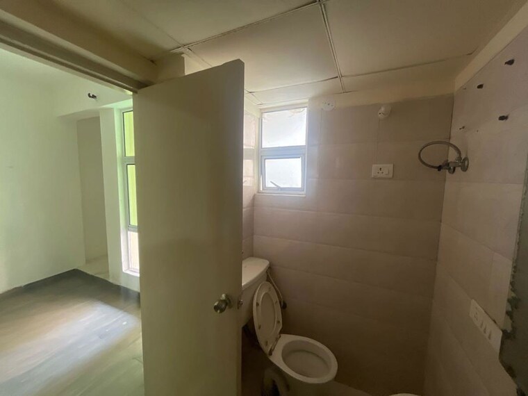 Bathroom, gaur-city-2-16th-avenue 2 Bedroom 890 Sq.Ft. Apartment In Sector 16c Greater Noida Greater Noida 10399597