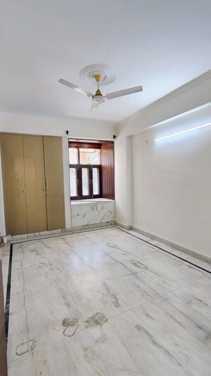 Room in 3 BHK Apartment at Sector 10 Dwarka – for Rent
