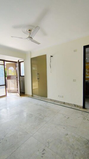 Room in 3 BHK Apartment at Sector 10 Dwarka – for Rent