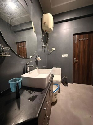 Team Area in 3 BHK Apartment at Sector 10 Dwarka – for Rent