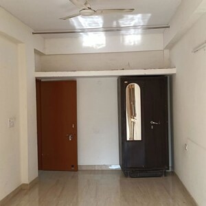 Room in 3 BHK Apartment at Sector 10 Dwarka – for Rent
