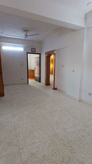 Room in 3 BHK Apartment at Sector 10 Dwarka – for Rent