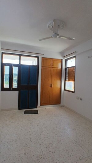 Room in 3 BHK Apartment at Sector 10 Dwarka – for Rent