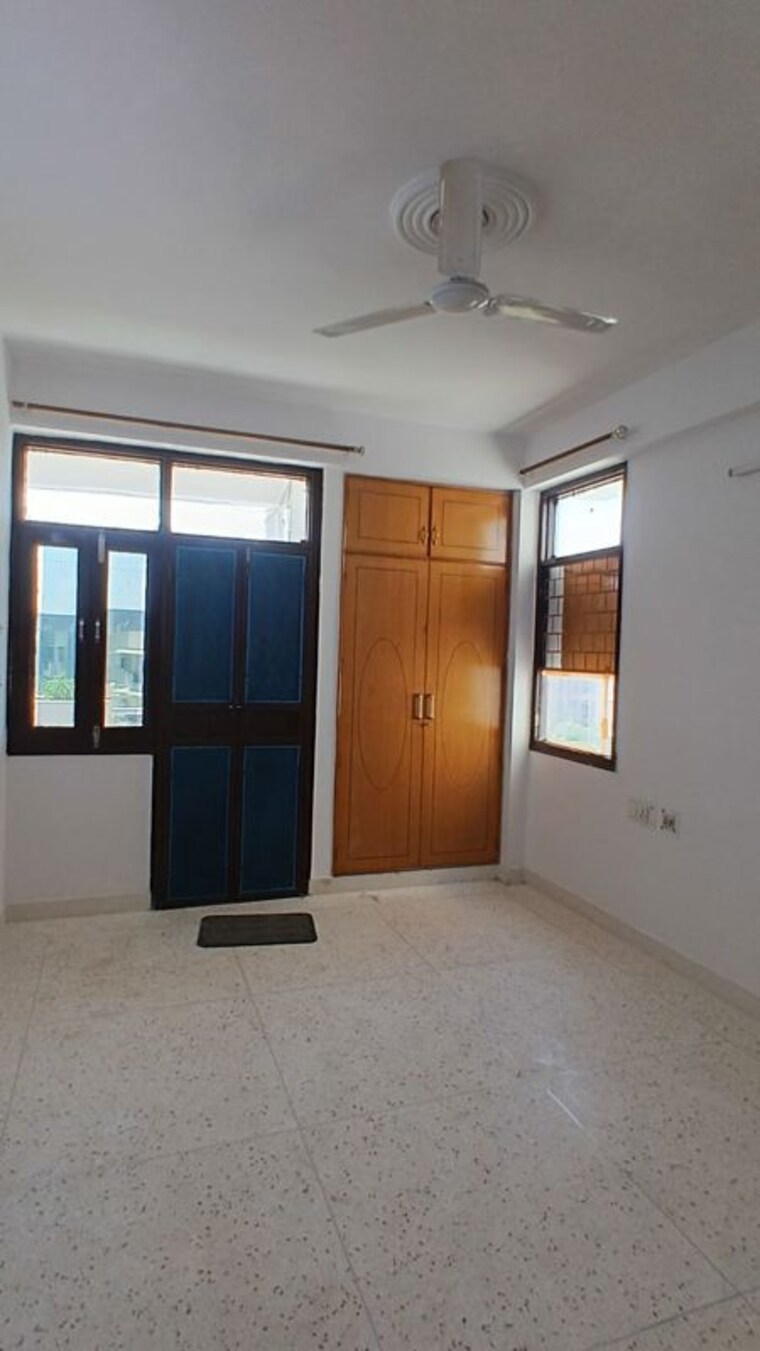 Room, sector 10 dwarka 3 Bedroom 1800 Sq.Ft. Apartment In Sector 10 Dwarka Delhi 10399605