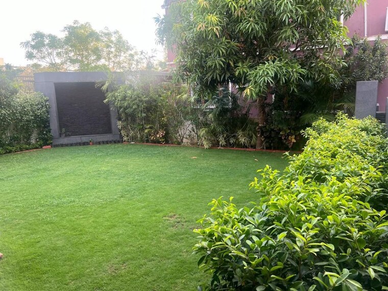 Garden, thaltej 4 Bedroom 520 Sq.Yd. Villa In Thaltej Ahmedabad 10399630