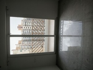 Room in 3 BHK Apartment at Nirala Estate, Tech Zone 4 Greater Noida – for Rent