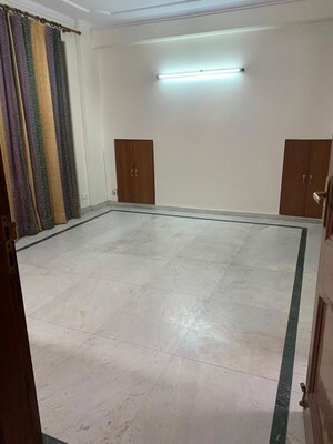 Room in 3 BHK Apartment at Jawahar Nagar – for Rent