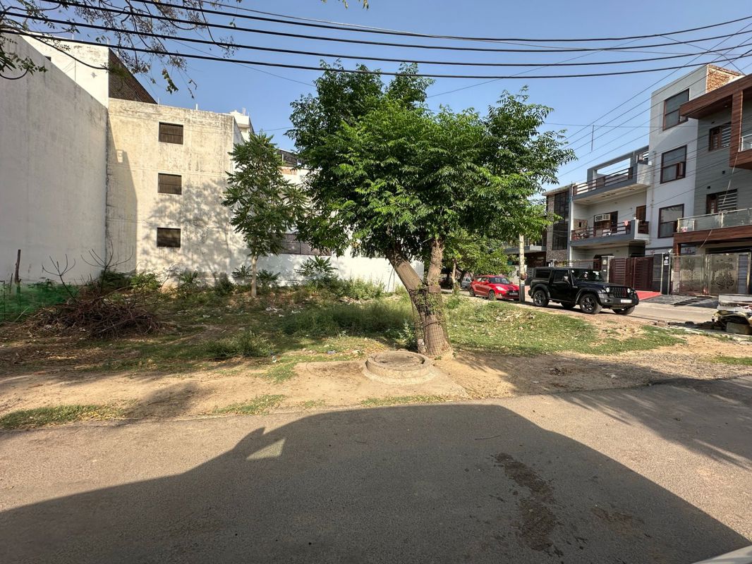Plot For Sale in Sector 65