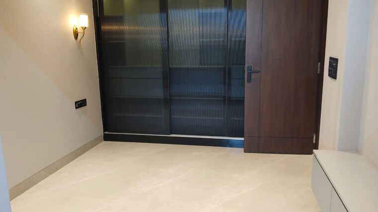 Room, sector 11 dwarka 3 Bedroom 2000 Sq.Ft. Apartment In Sector 11 Dwarka Delhi 10399666