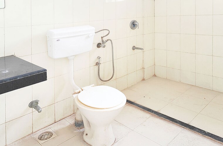 Bathroom, goregaon east Pg For Boys In Goregaon East 10399688
