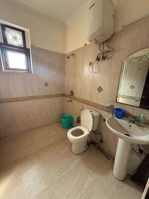 Bathroom in 1 BHK Apartment at Dlf City Phase 3 – for Rent