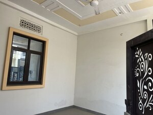 Room in 4 BHK Independent House at Eldeco City Arcade, Iim Road – for Sale