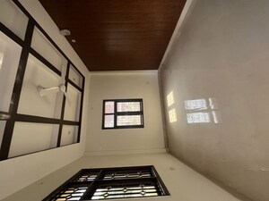 Room in 4 BHK Independent House at Eldeco City Arcade, Iim Road – for Sale