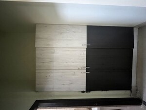 Room in 4 BHK Independent House at Eldeco City Arcade, Iim Road – for Sale