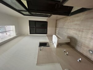 Team Area in 4 BHK Independent House at Eldeco City Arcade, Iim Road – for Sale