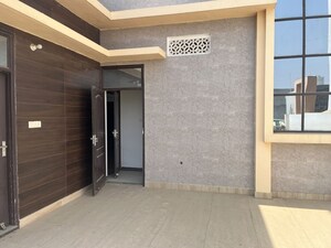 Room in 4 BHK Independent House at Eldeco City Arcade, Iim Road – for Sale