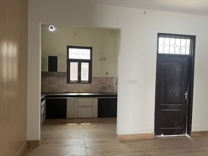 Room in 4 BHK Independent House at Eldeco City Arcade, Iim Road – for Sale