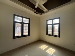 Room in 4 BHK Independent House at Eldeco City Arcade, Iim Road – for Sale