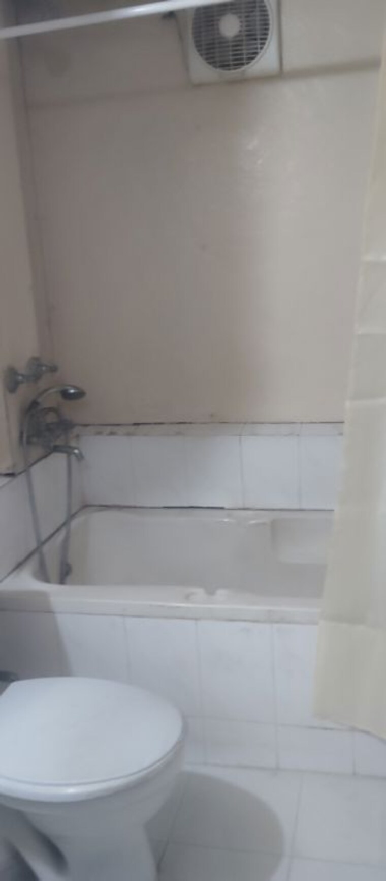 Washroom, south city 2 3 Bedroom 1750 Sq.Ft. Builder Floor In South City 2 Gurgaon 10399775