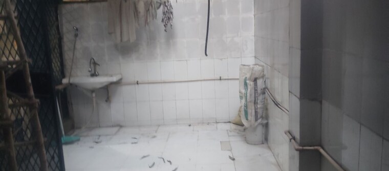 Bathroom, south city 2 3 Bedroom 1750 Sq.Ft. Builder Floor In South City 2 Gurgaon 10399775