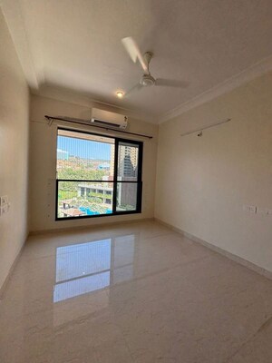 Room in 2 BHK Apartment at Group Seven Rushi Heights, Goregaon East – for Rent